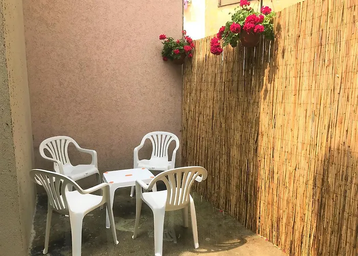 Kona Apartment